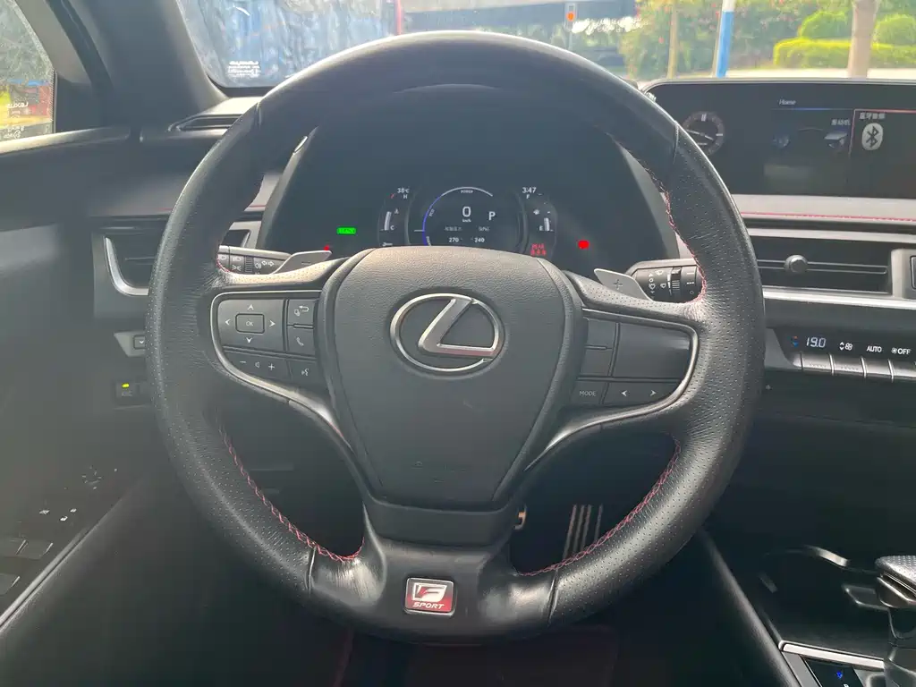 Lexus UX — фотографии объявления, Фото 31