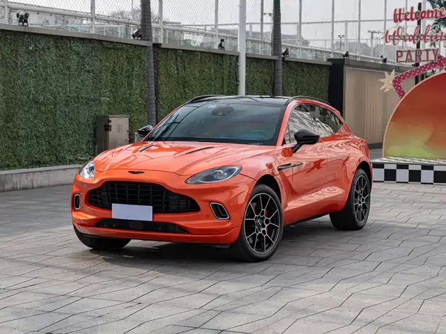 ASTON MARTIN DBX