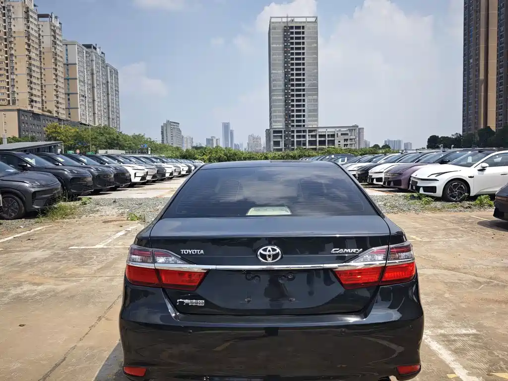 Toyota Camry — миниатюра 8
