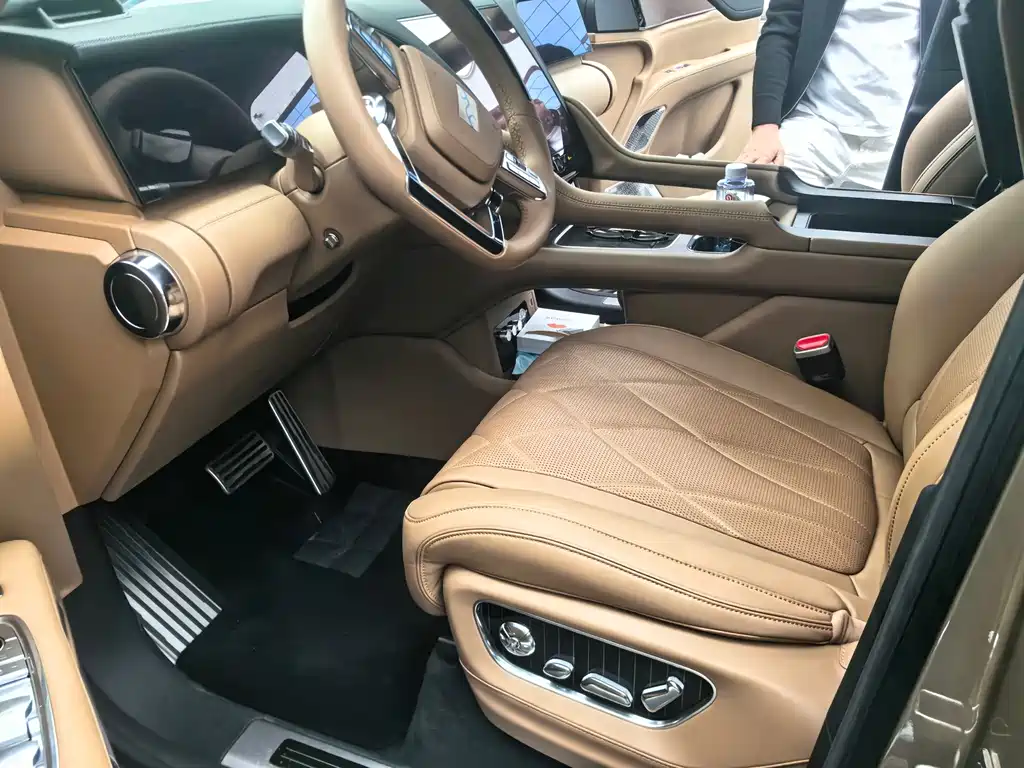 Yangwang Yangwang U8 L — миниатюра 3