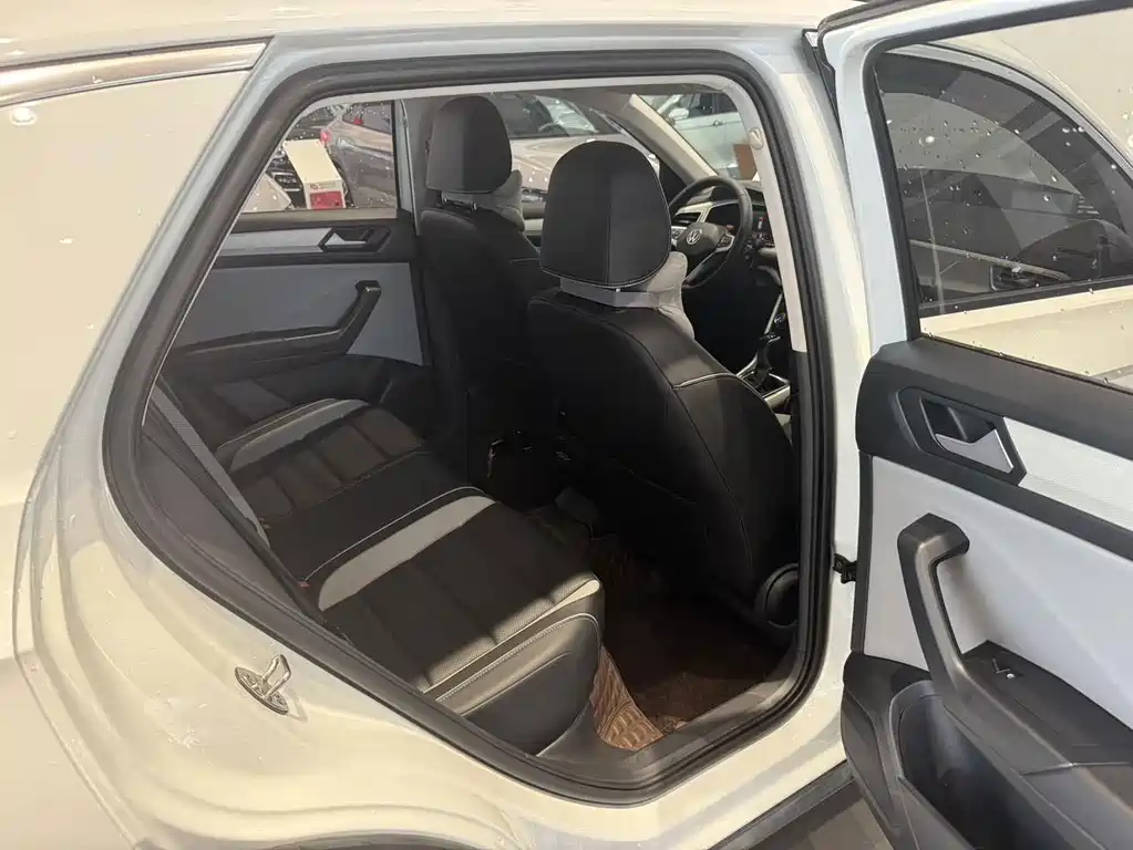 Volkswagen T-Roc — миниатюра 10