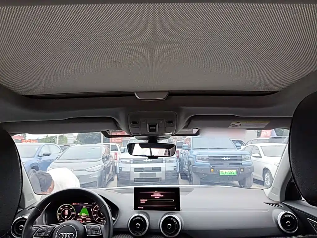 Audi Q2L e-tron — миниатюра 18