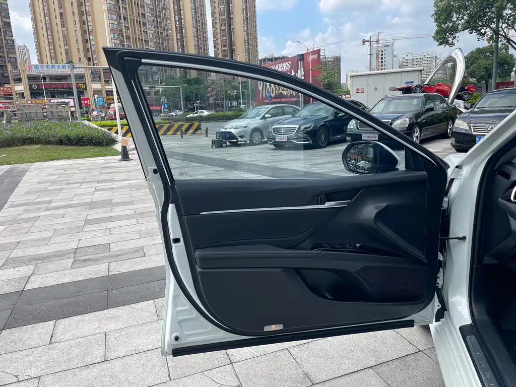 Toyota Camry — миниатюра 9