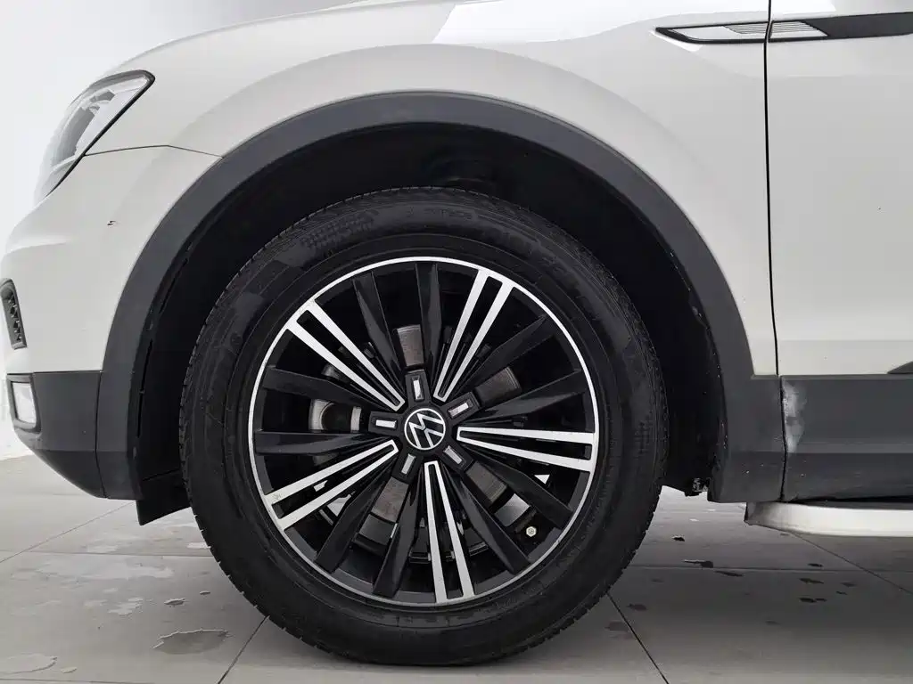 Volkswagen Tiguan L — миниатюра 17