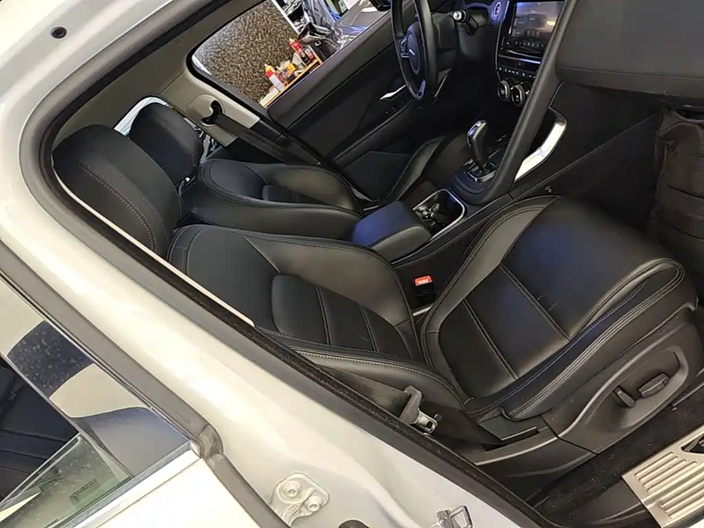 Jaguar E-PACE — миниатюра 25