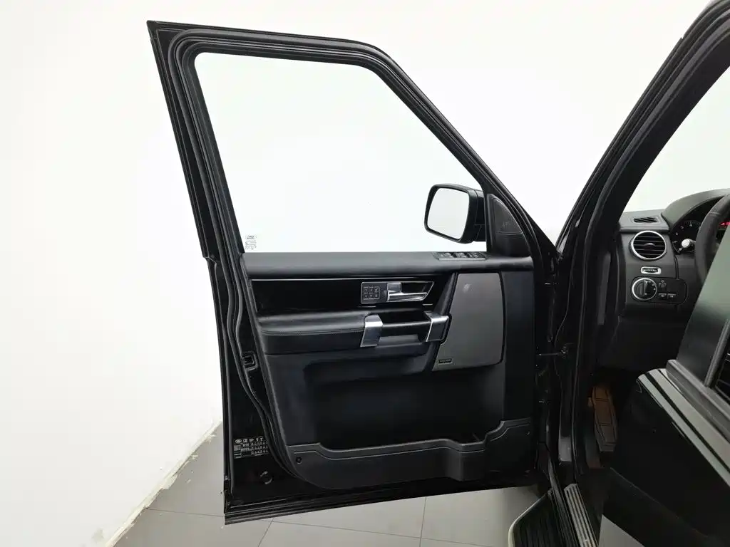 Land Rover Discovery — миниатюра 8