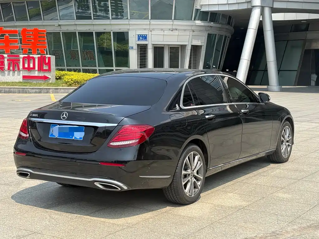 Mercedes-Benz E-Class — миниатюра 6