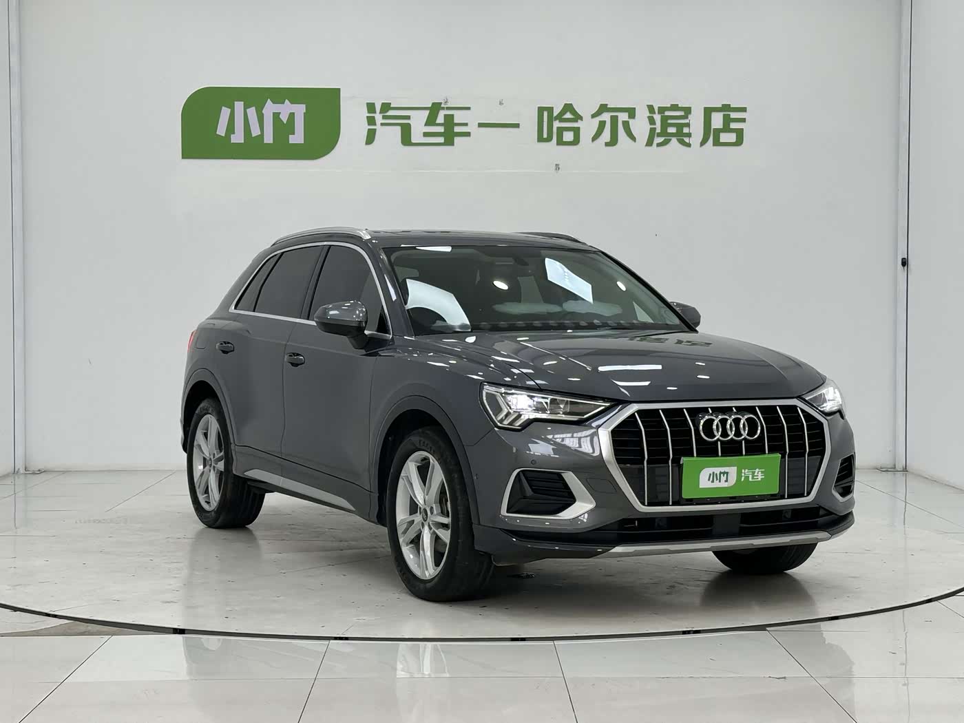 Audi Q3 1.4 л 2023 г. Серебристо-серый, пробег 19000 км