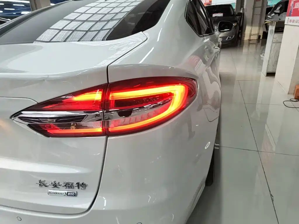 Ford Mondeo — миниатюра 8