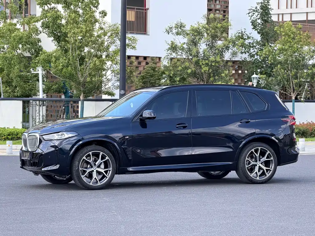 BMW X5 2023 xDrive 30Li Premium M Sport