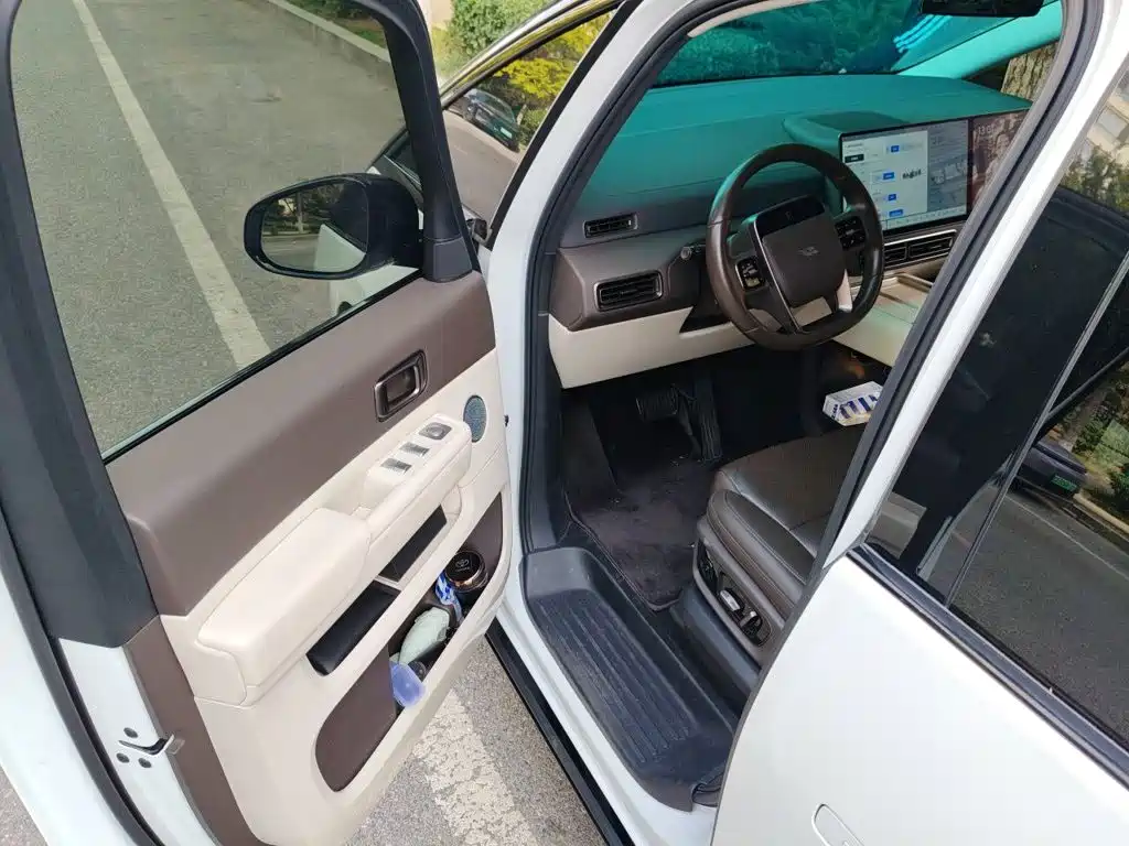 Li Auto Li MEGA — миниатюра 17