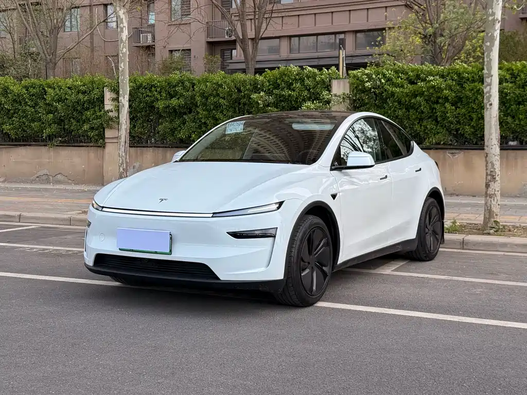 Tesla Model Y 2025