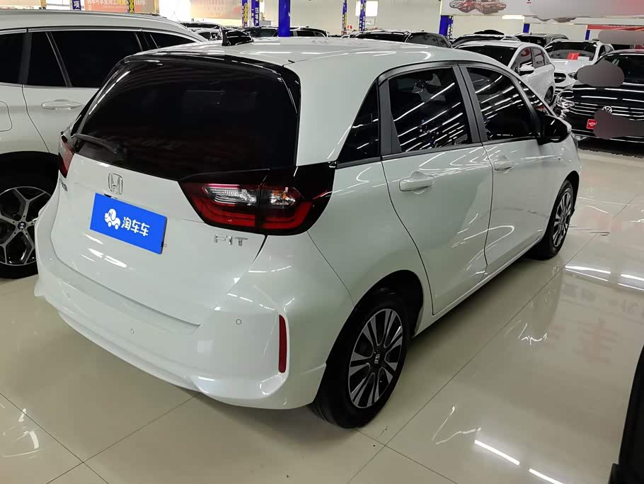 Honda Fit 1.5 л 2024 г. Белый, пробег 20800 км