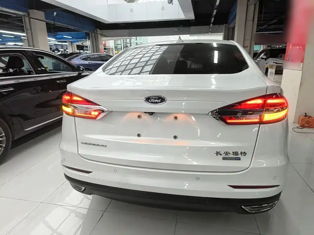 Ford Mondeo — миниатюра 6