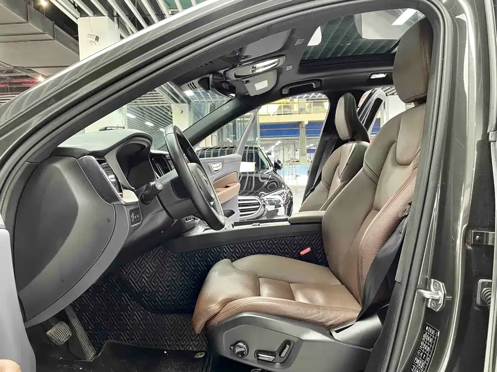 VOLVO XC60 PLUG IN HYBRID