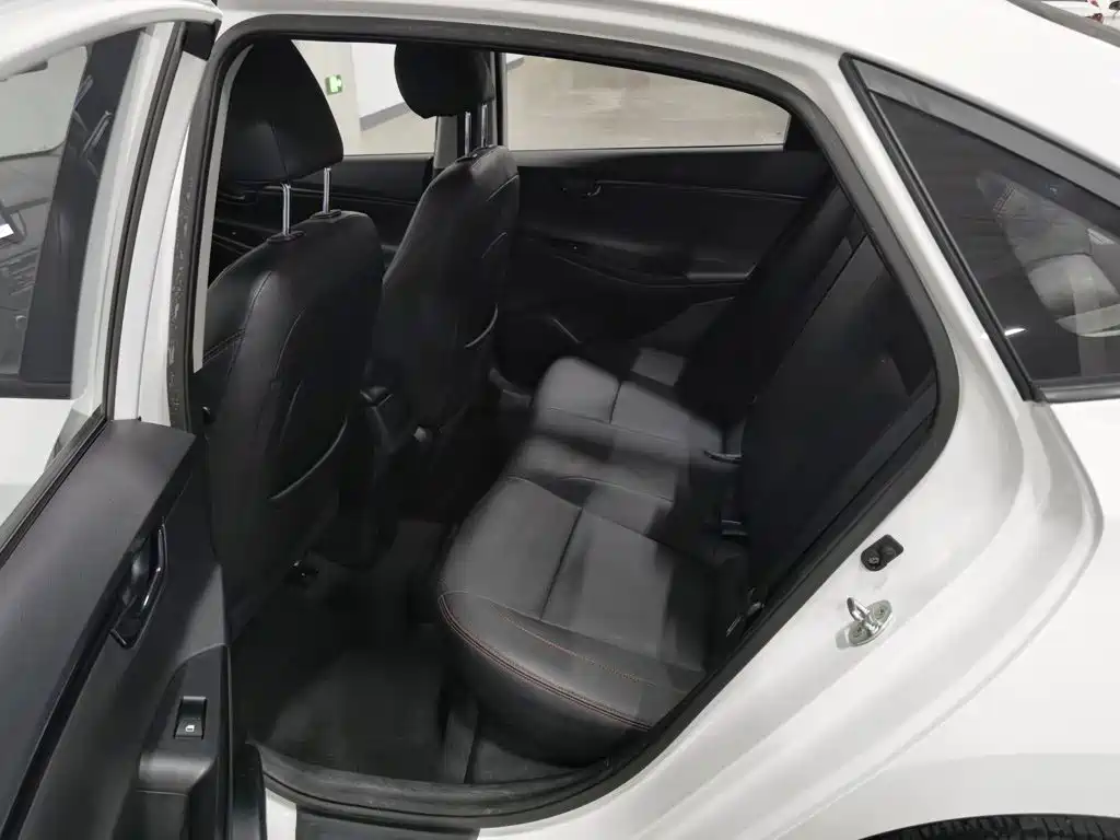 Hyundai Elantra — миниатюра 15