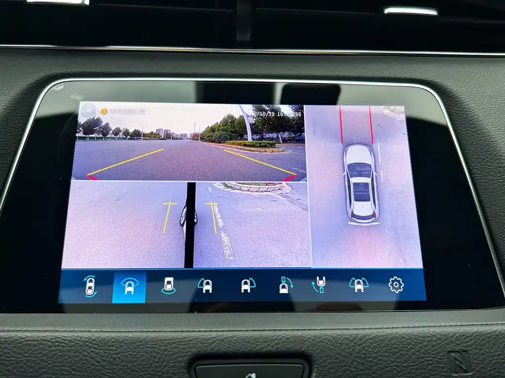 Cadillac XT4 — миниатюра 8