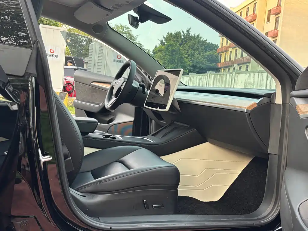 Tesla Model 3 — миниатюра 9
