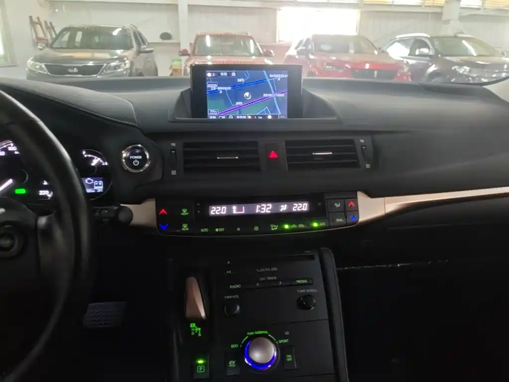 Lexus CT — миниатюра 13