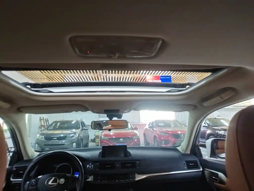 Lexus CT — миниатюра 18