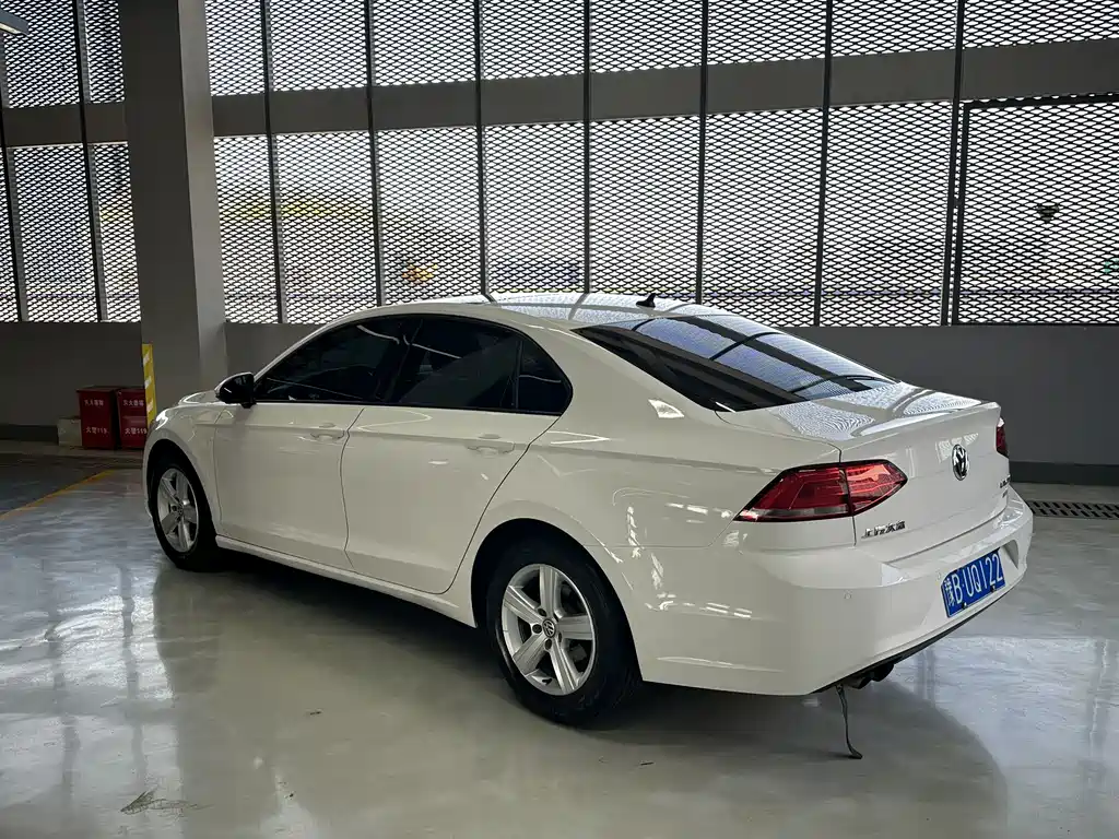 Volkswagen Lamando 2017 230TSI DSG