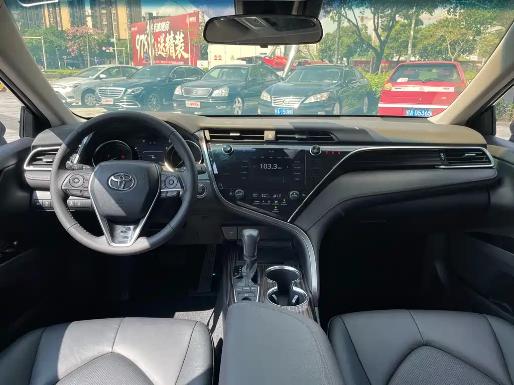 Toyota Camry — миниатюра 14