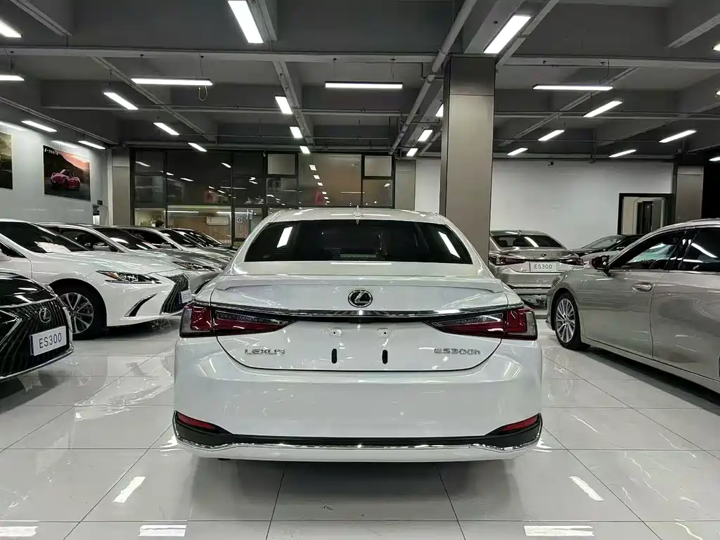 Lexus ES — миниатюра 8