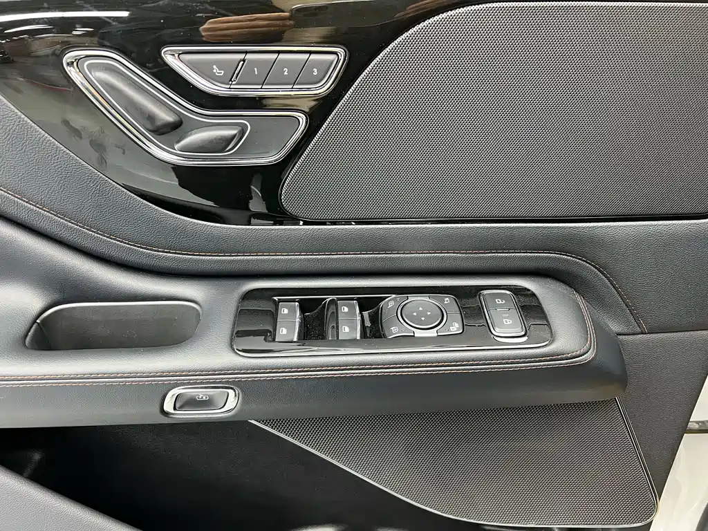 Lincoln Aviator 2023 3.0T V6 Premium мест