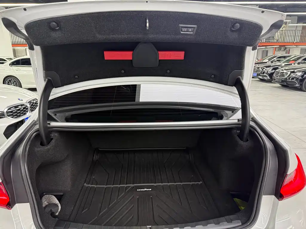 BMW 3 Series — миниатюра 11