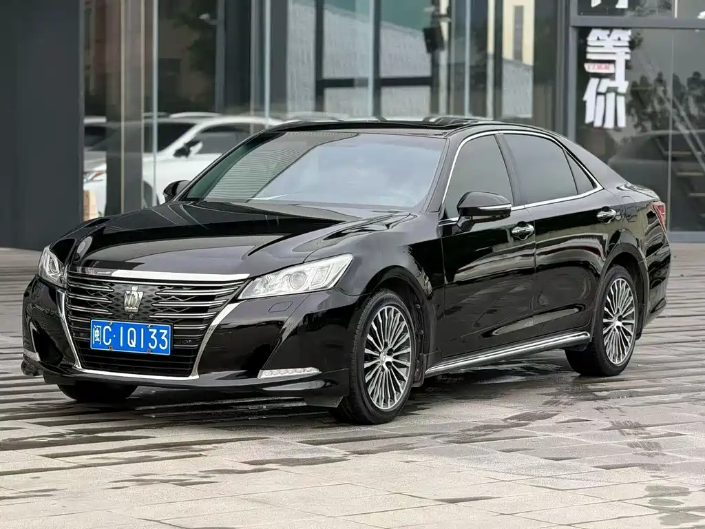Купить Toyota Crown