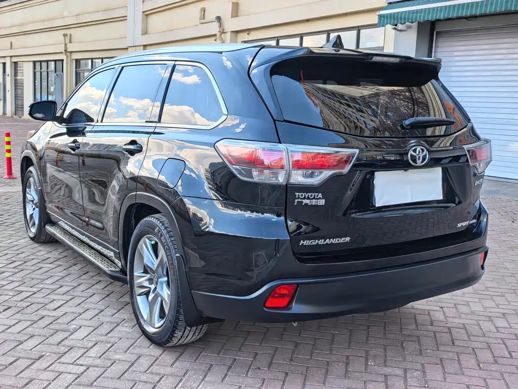 TOYOTA HIGHLANDER