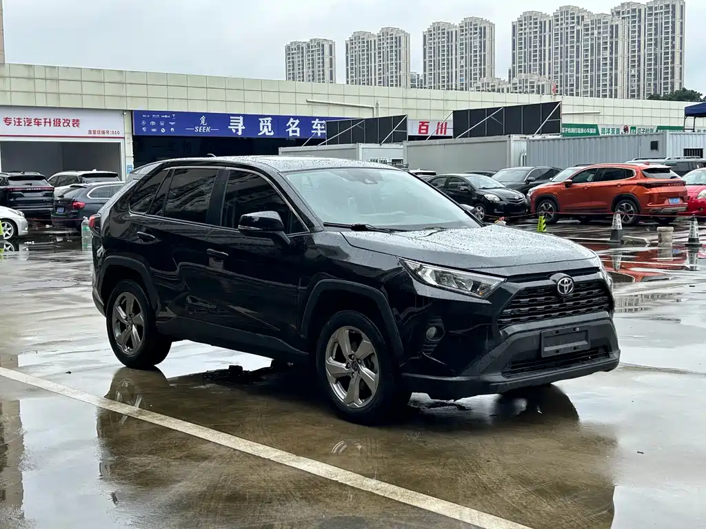 Toyota RAV4 2023 2.0L CVT Plus