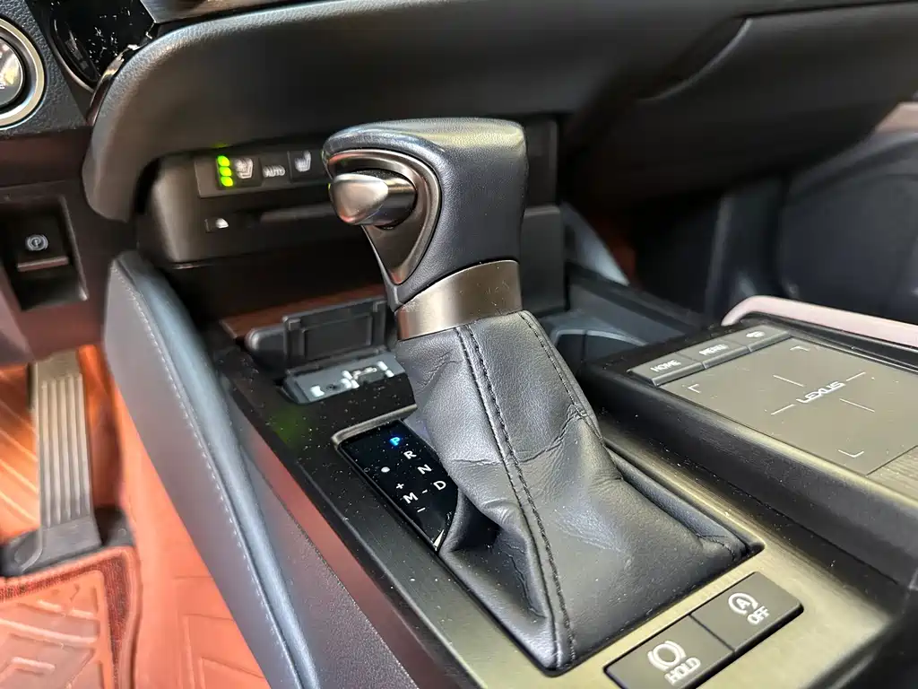 Lexus ES — миниатюра 11