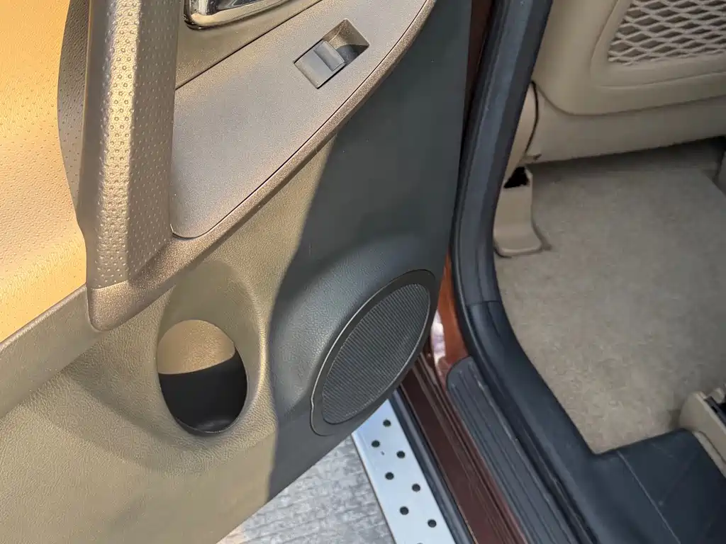 Toyota RAV4 — миниатюра 17