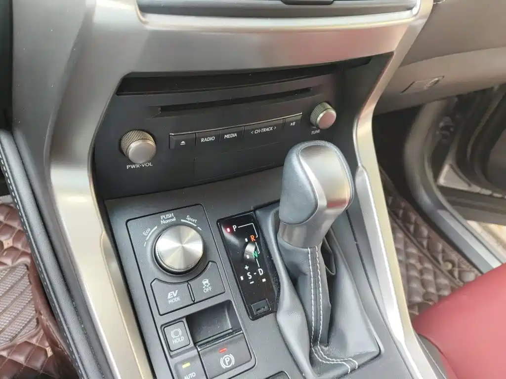 Lexus NX — миниатюра 10