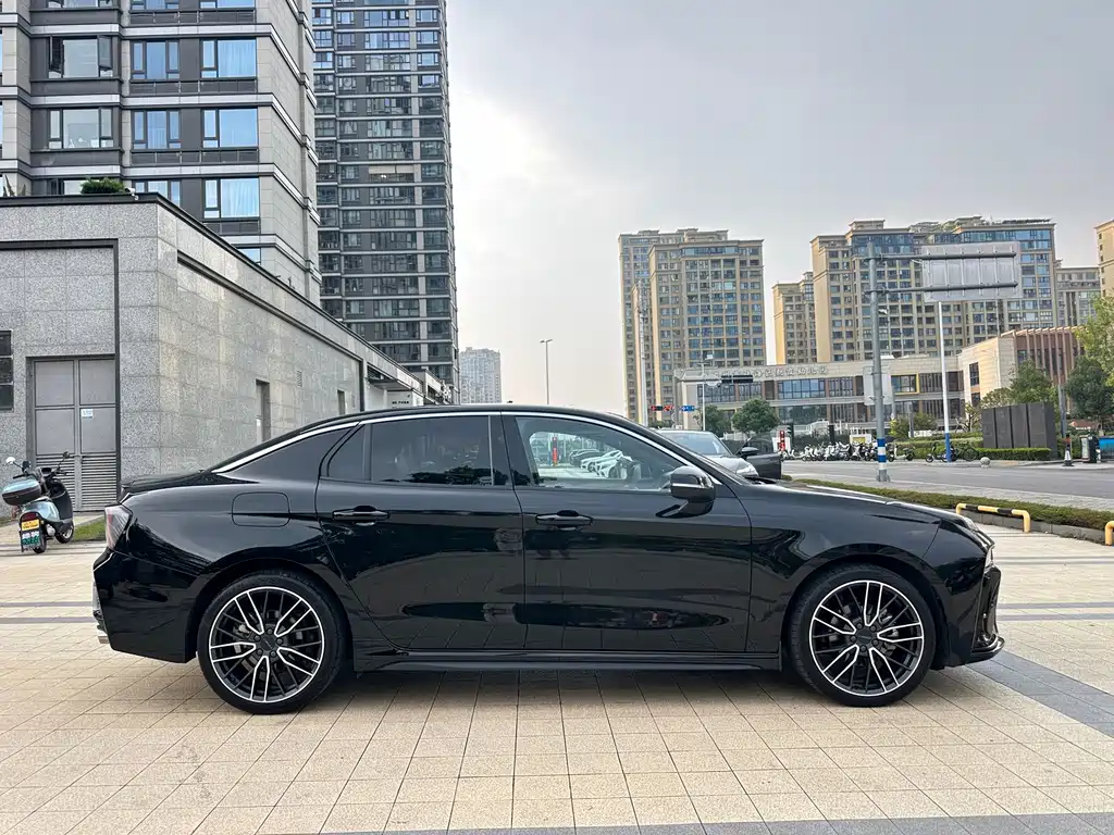Lynk & Co 03 — миниатюра 4