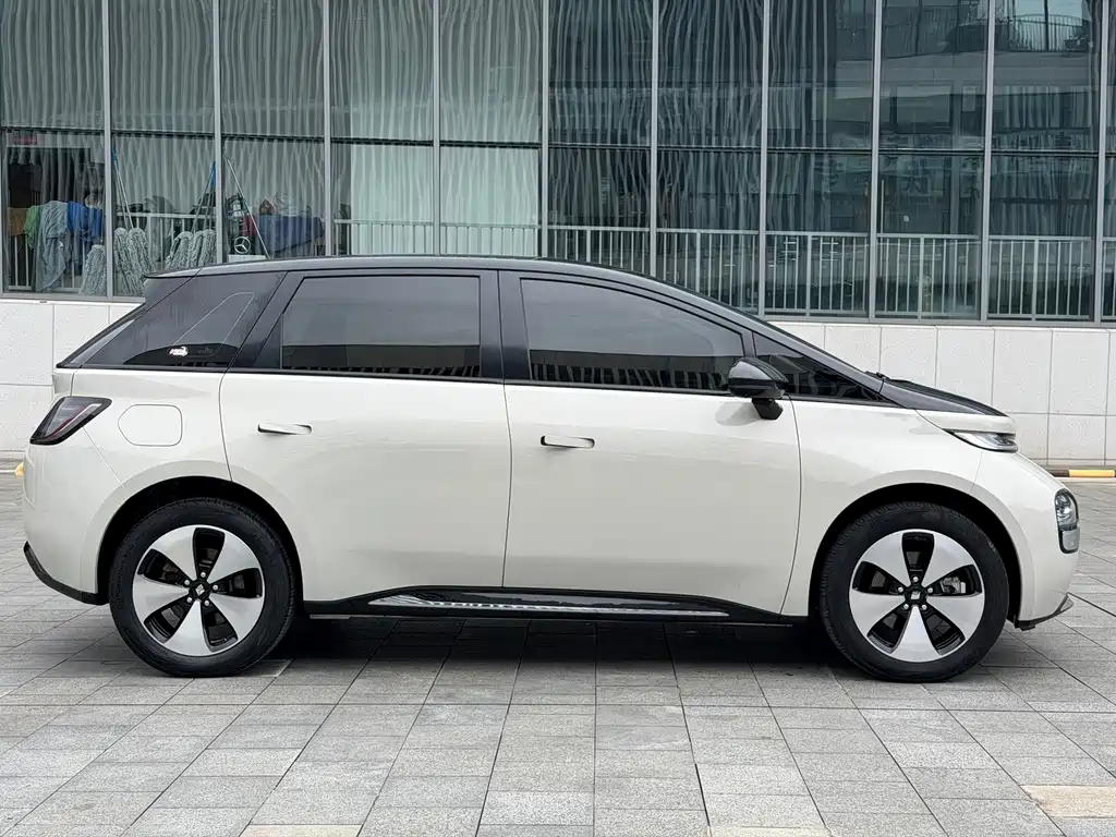 Baojun Yunduo — миниатюра 7