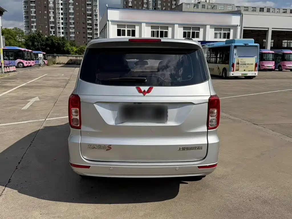 Wuling Hongguang — миниатюра 9