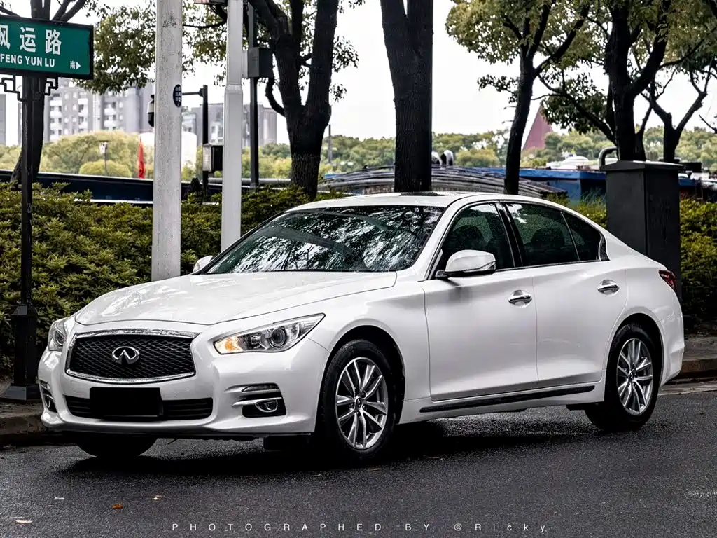 Infiniti Q50L