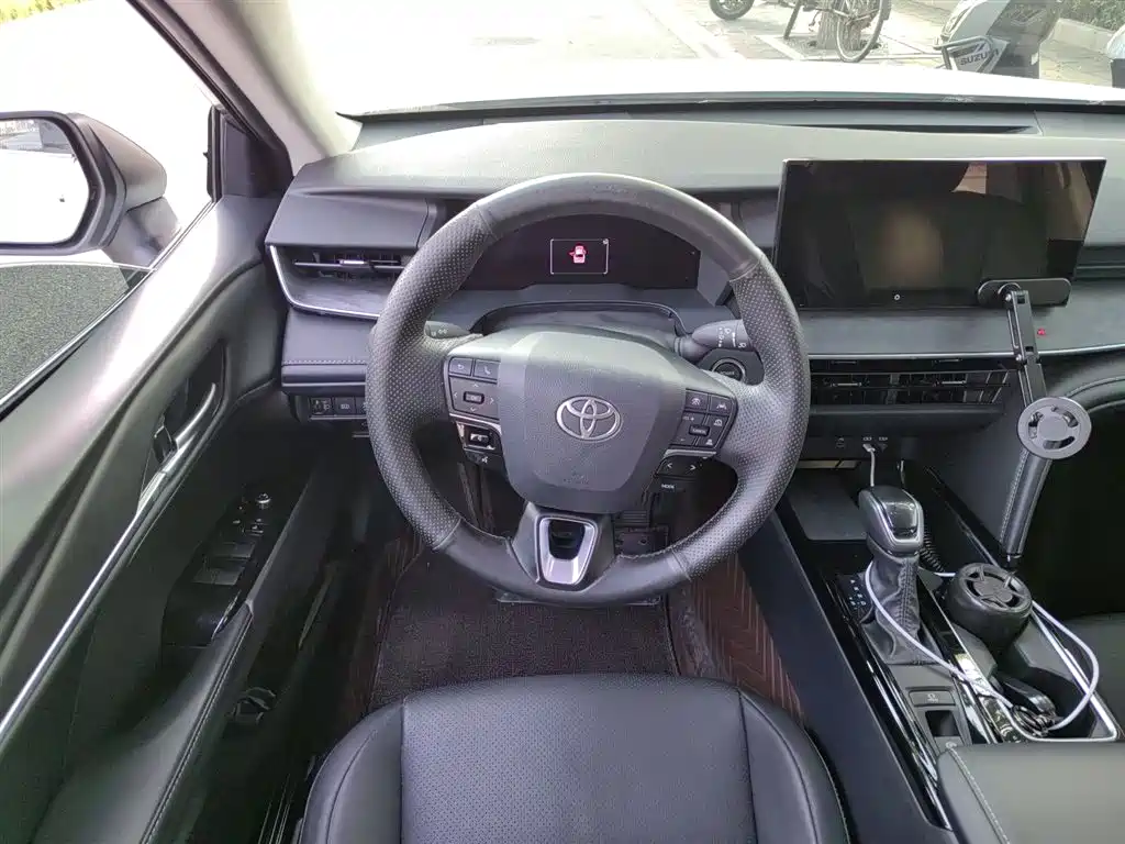 Toyota Camry 2024 2.0HE Elite
