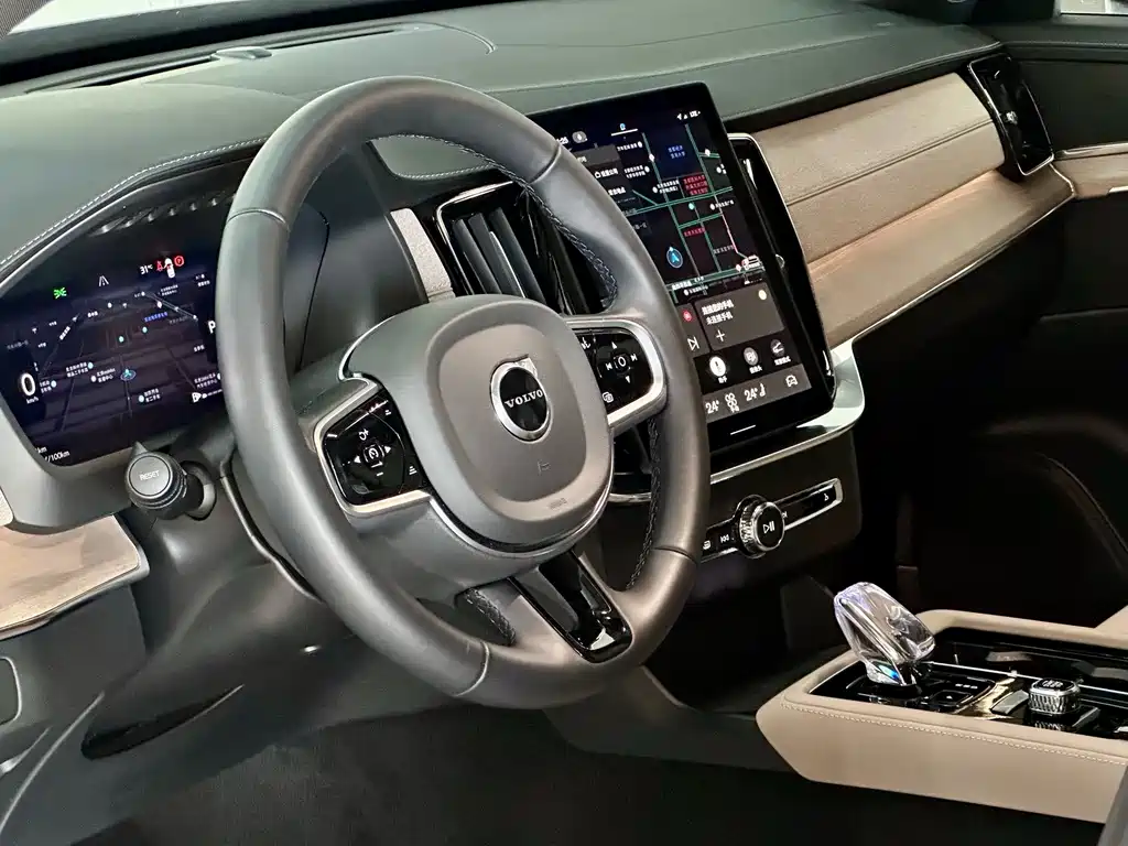 Volvo XC90 — миниатюра 24