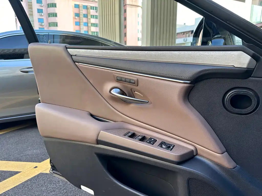Lexus ES — миниатюра 12