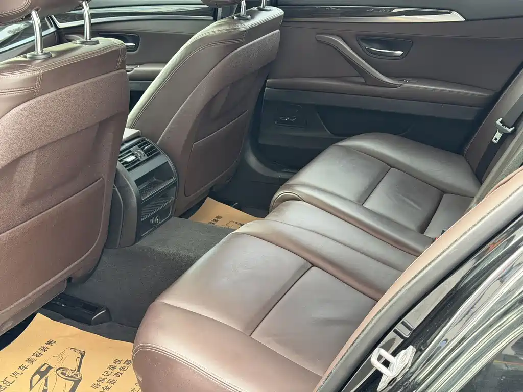 BMW 5 Series — миниатюра 12