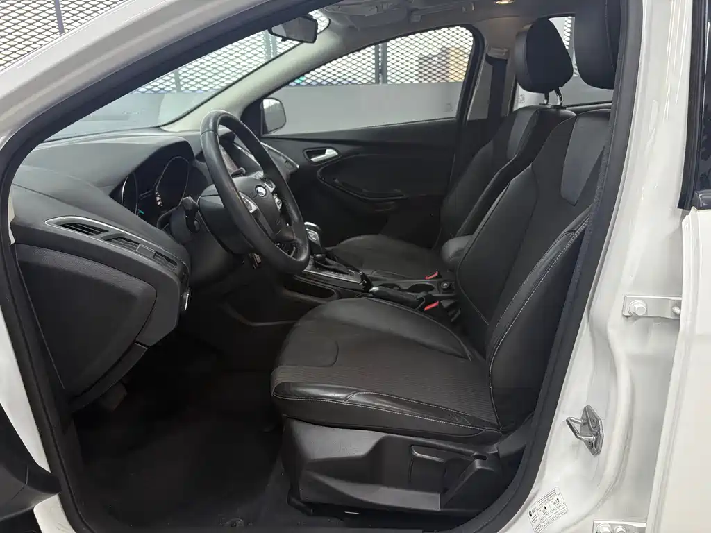 Ford Focus 2012 1.6L AT
