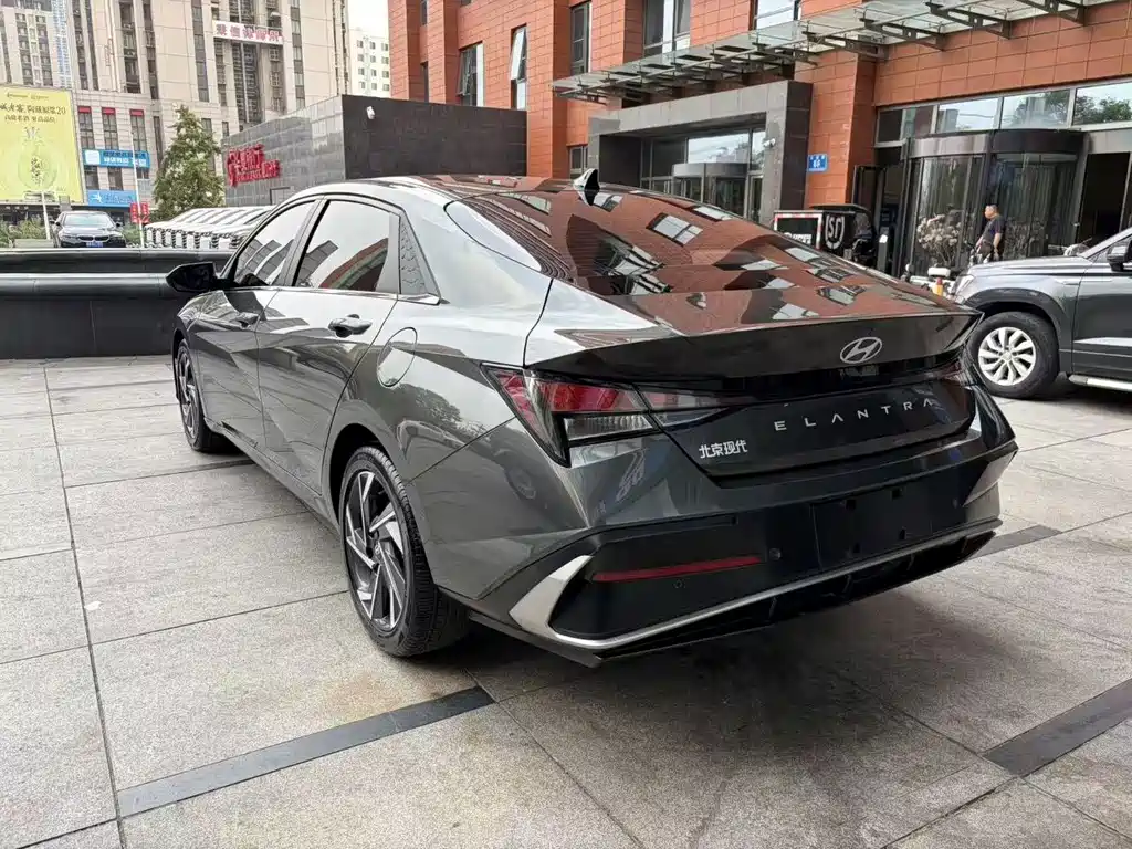 Hyundai Elantra — миниатюра 5