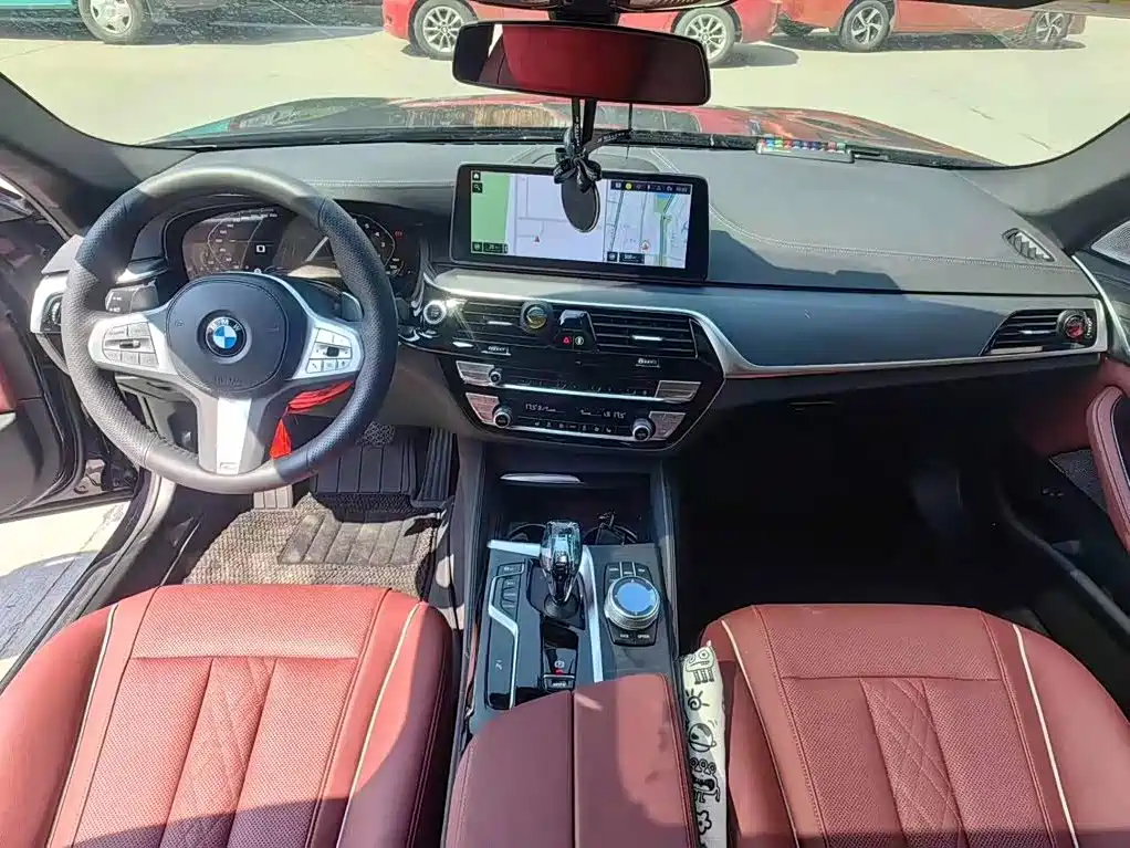 BMW 5 Series — миниатюра 9