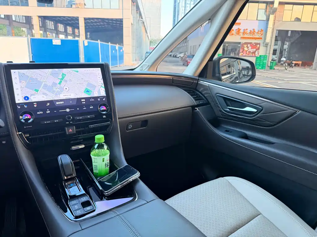Toyota Vellfire — миниатюра 8