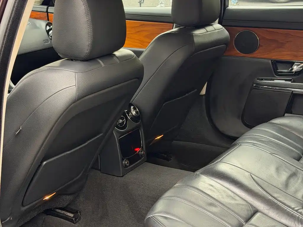 Jaguar XJ — миниатюра 12