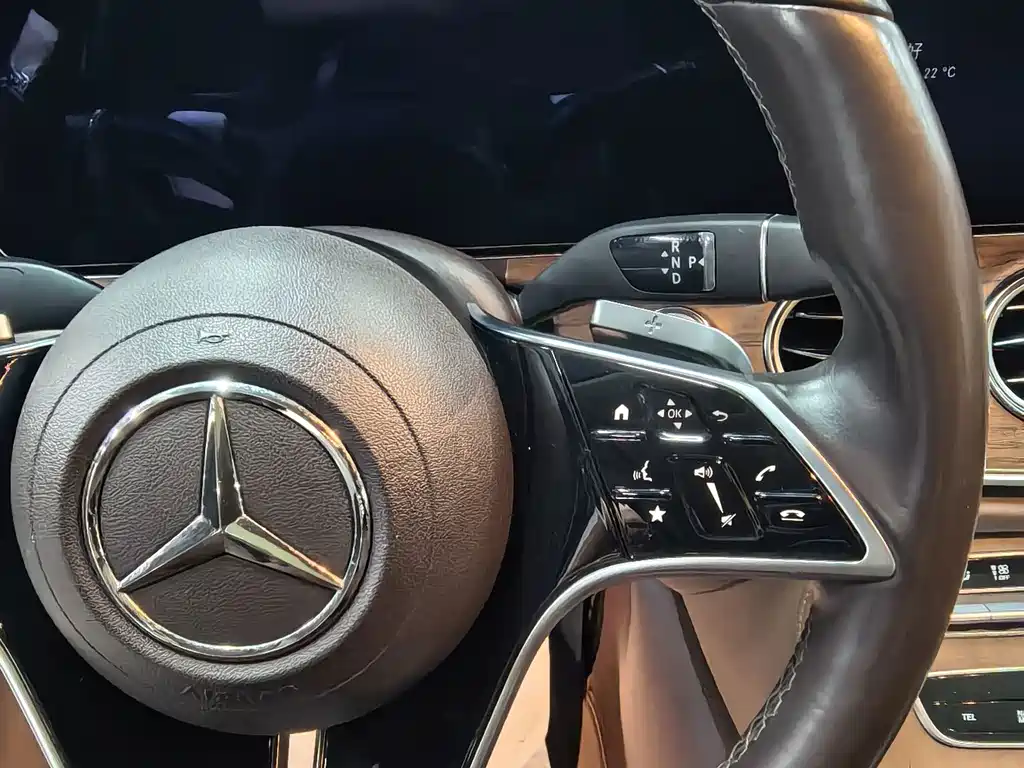 Mercedes-Benz E-Class — миниатюра 12