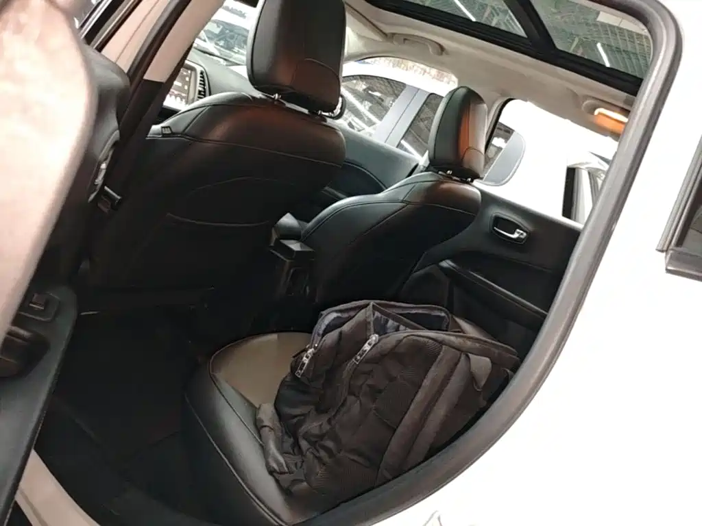 Jeep Compass — миниатюра 17